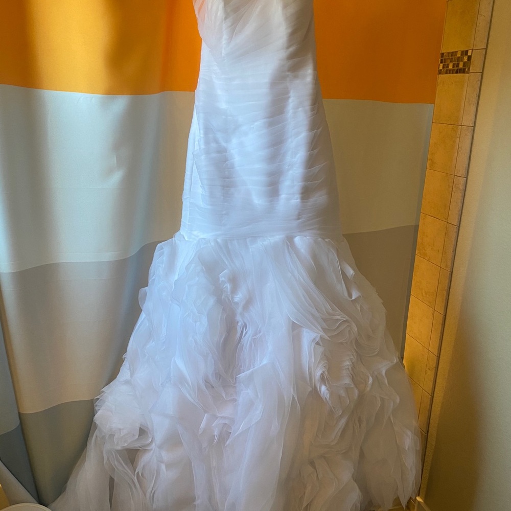 Wedding gown - Picture 3 of 5